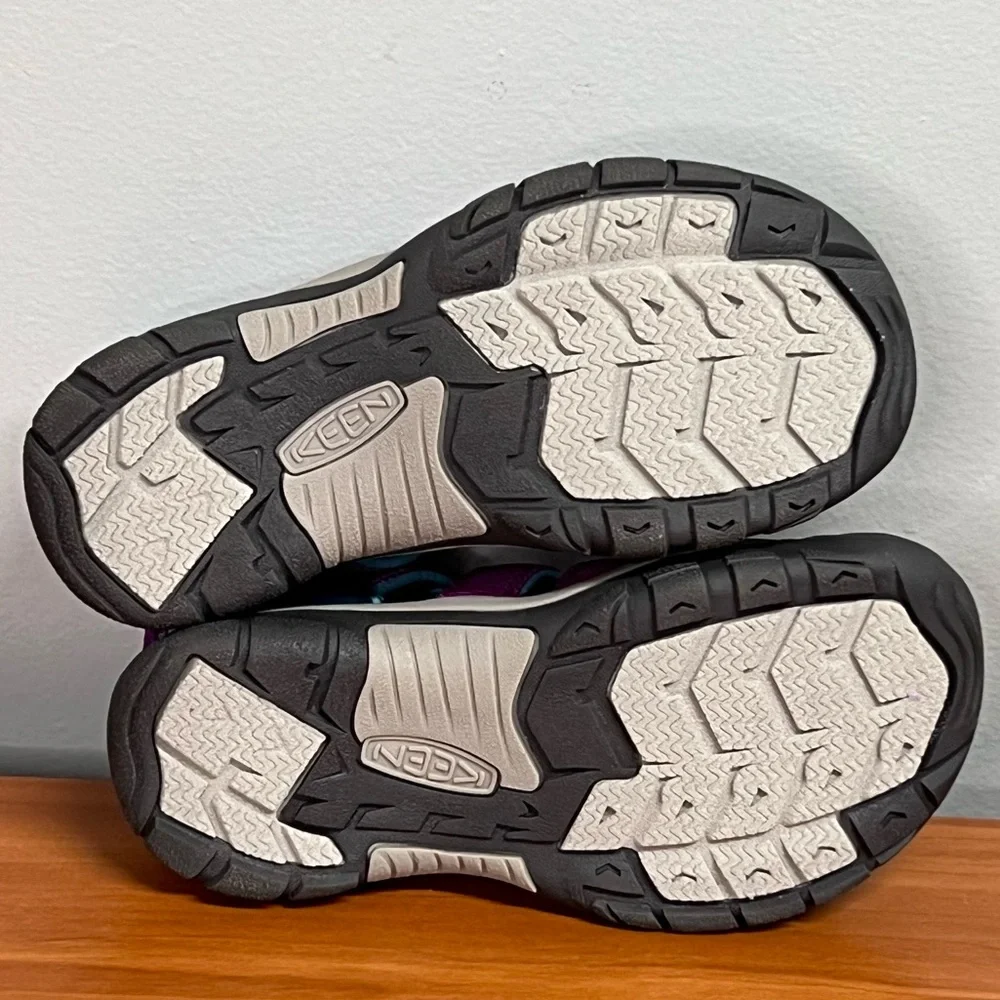 NIB Keen Big Kids' Newport Boundless Pink and Blue Closed Toe Sandals Sz 4
